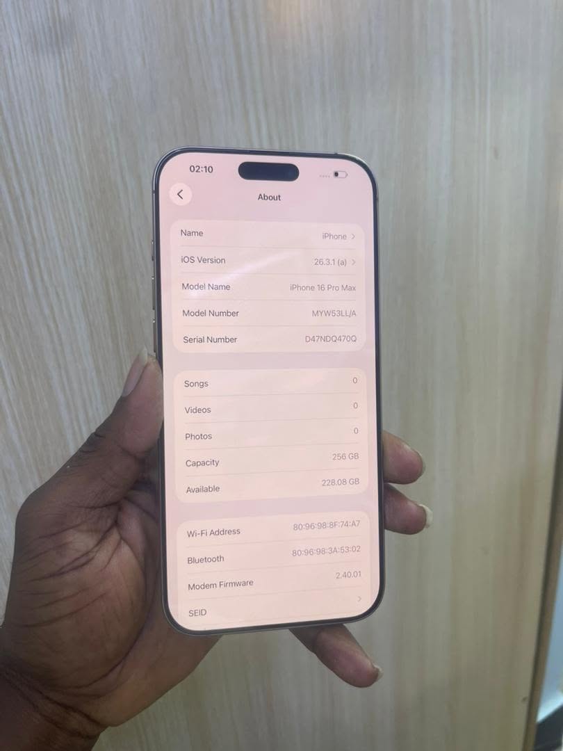 A picture of iPhone 16 PROMAX 256GB