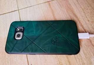 A picture of SAMSUNG GALAXY S6 edge with some cracks but works well