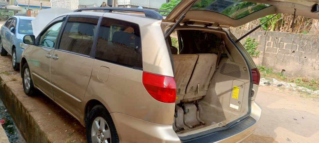 A picture of Toyota corolla