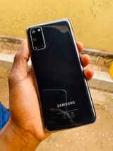 A picture of Samsung Galaxy S20 5G at 700k