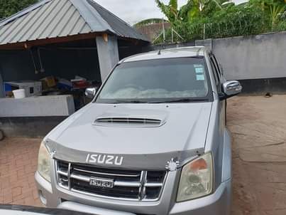 classifieds/cars isuzu