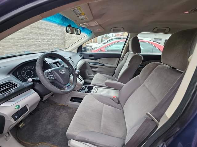 A picture of Tokunbo Honda CR V 2013 model Clean fabric interior Sound