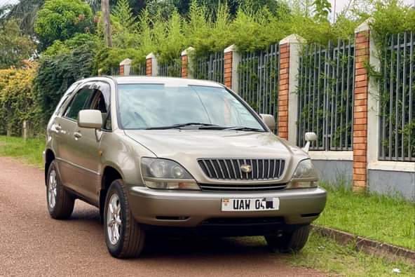 A picture of 2002 HARRIER 2.2cc UGX 17.5million 0704311899 whatsapp