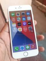 A picture of iPhone 7 128gb super clean like new