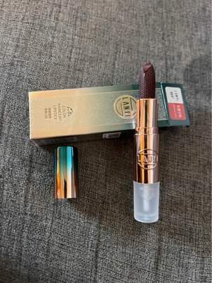 A picture of Lips stick