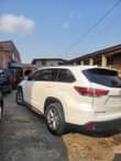A picture of 2015 Toyota Highlander toks going for 16 5m only Whatsapp