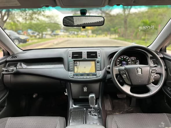 A picture of Toyota crown