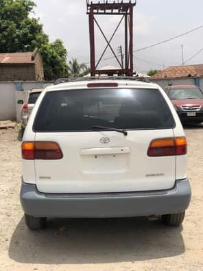 A picture of FIRST BODY Clean Used Toyota Sienna 2002 Model With Original