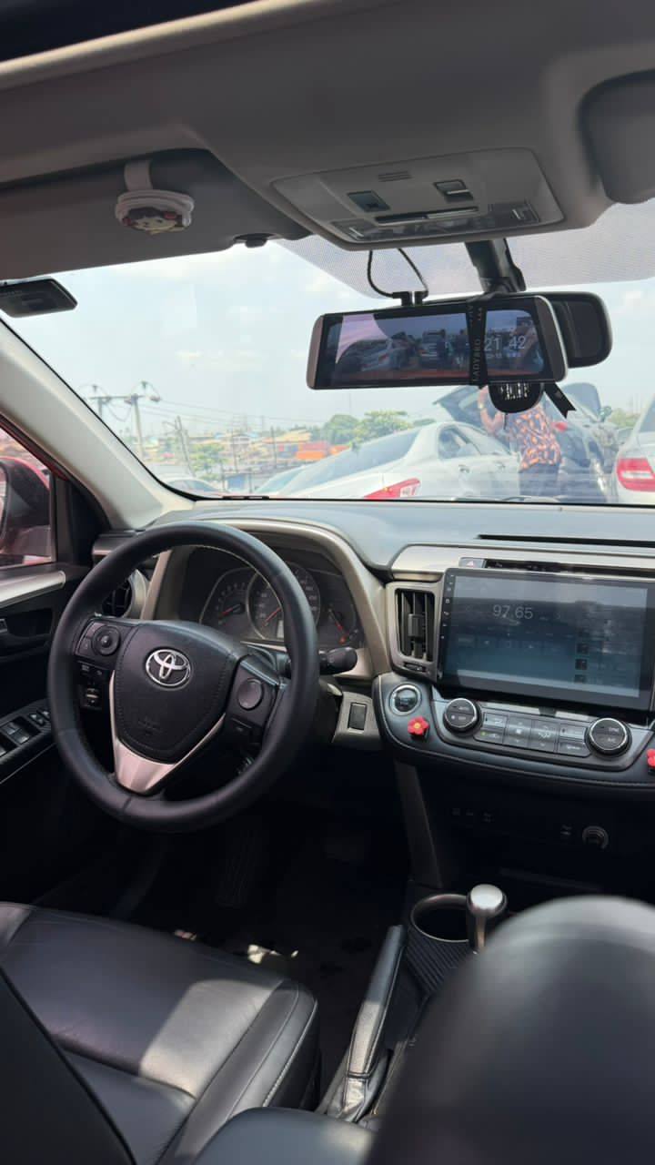 A picture of Toyota RAV4 2015