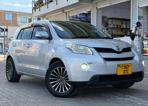 A picture of Toyota Ist new model price 14 9M