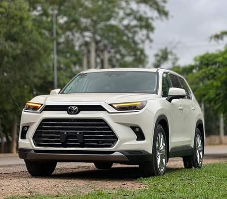 A picture of Brand New 2023 24 Toyota Highlander platinum