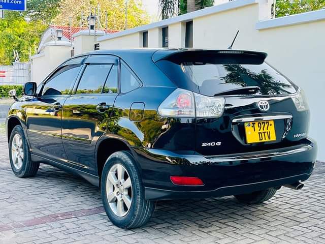 A picture of TOYOTA HARRIER