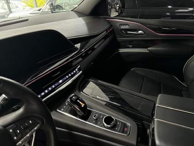 A picture of Escalade 2024 model 820m Brand new Bomb broof Engine n