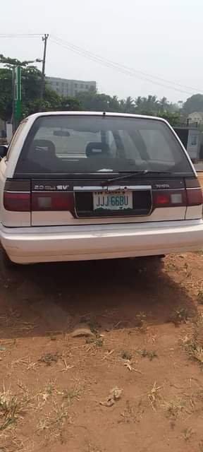 A picture of Toyota Camry old model wagon manual transmission is available with