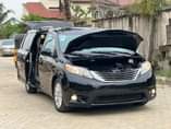 A picture of Super tok standard Toyota sienna 2012 xle
