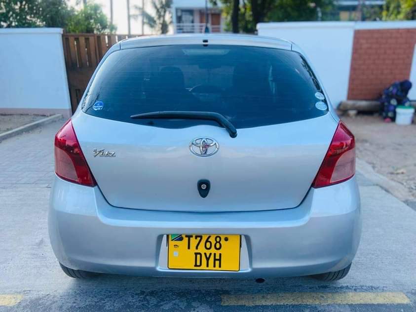 A picture of 2004 TOYOTA VITZ