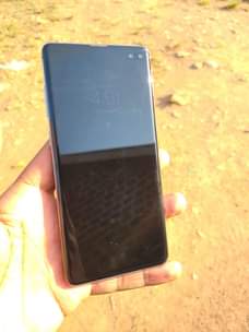 A picture of Samsung galaxy s10 plus