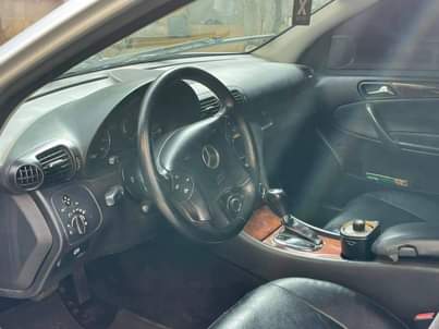 A picture of Super sharp 2006 C280 everythings woking perfectly just buy and