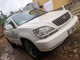 A picture of TOYOTA HARRIER 12 000 000 2000 MODEL 3 0CC CALL