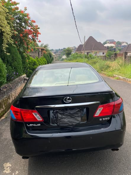 A picture of Lexus es350