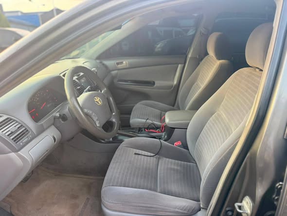 A picture of TOYOTA CAMRY 06