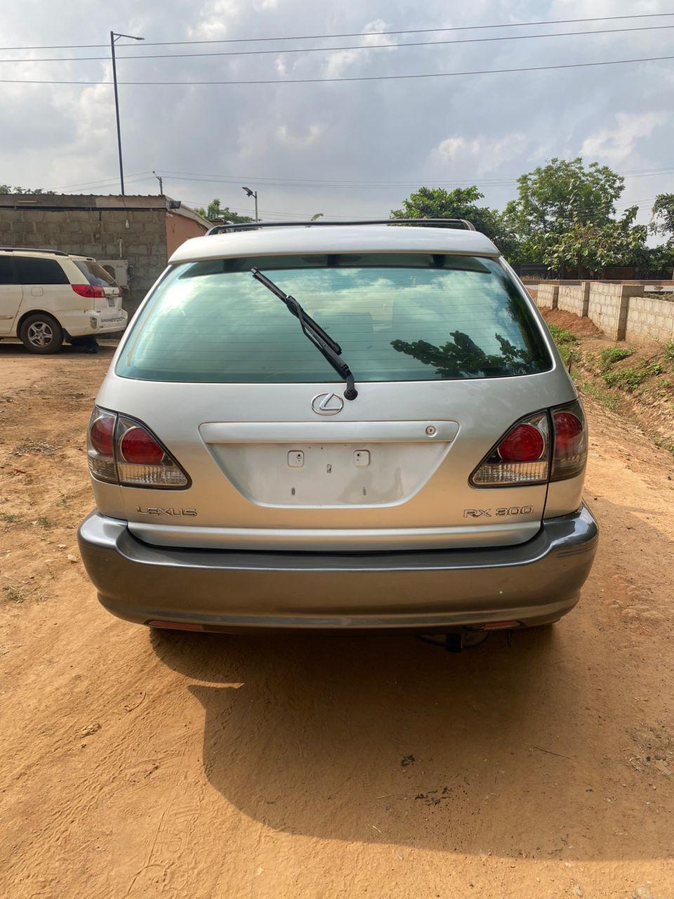 A picture of Lexus Rx 300