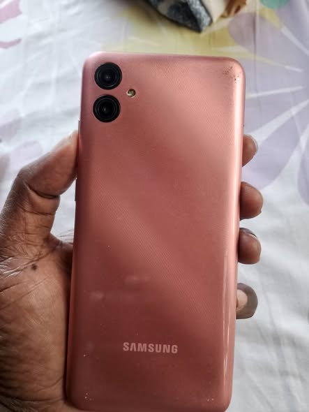 A picture of Samsung A04e