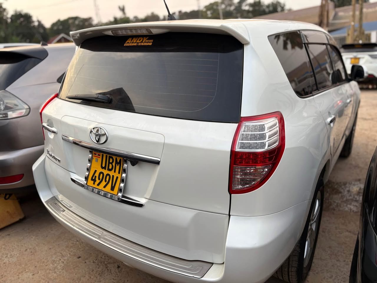 A picture of 38M Toyota Vanguard model 2008 2 4L vvti