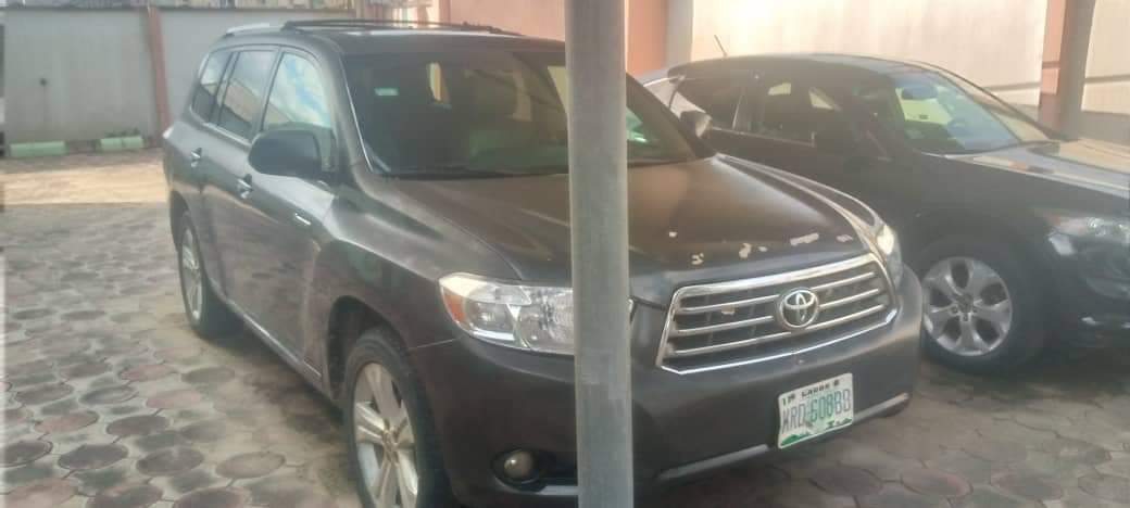 A picture of 2009 Highlander Nothing to Fix just the seat is bad