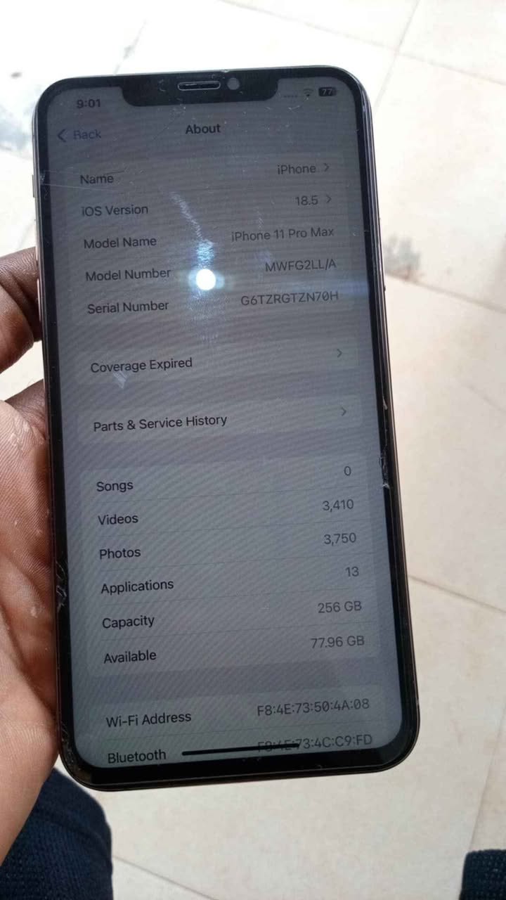 A picture of Iphone 11 pro max 256gig