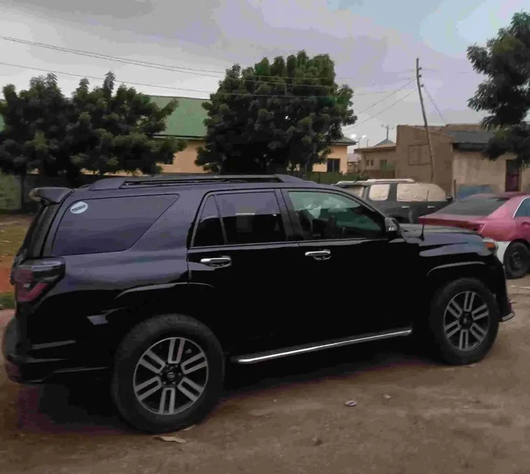 A picture of Toyota 4runner