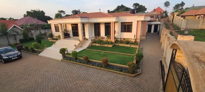 A picture of Beautiful Home on Sale 350million in Namugongo Sonde road before