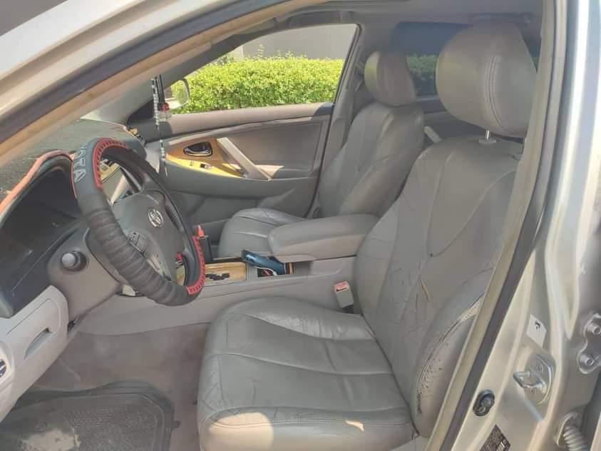 A picture of Toyota Camry 2008 XLE fullest option leather interior sun roof