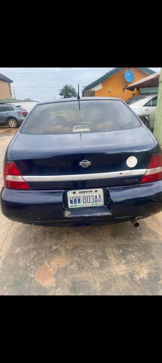 A picture of Nisan Altima engine and Gear work perfect 1 3