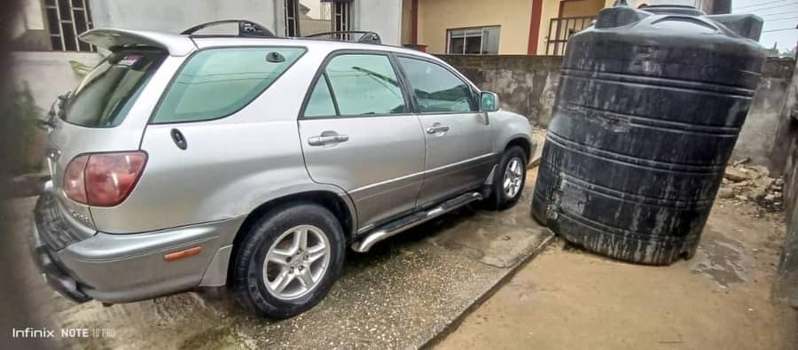 A picture of Lexus Rx 300 first body first owner sound engine and