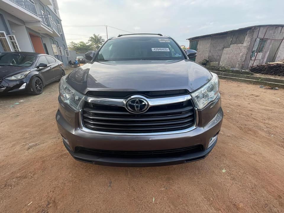 A picture of 2015model Highlander