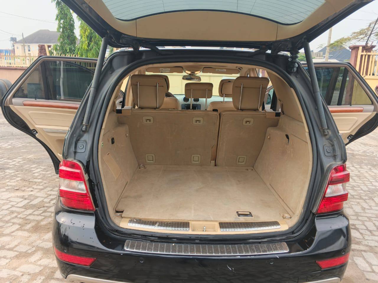A picture of Toks 2009 Ml350 excellent condition 08025061544