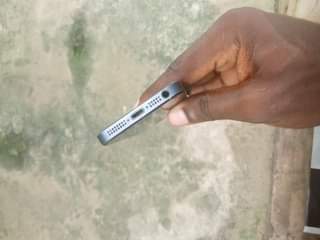 A picture of iphon 5 Haina wasap 45000 haipungui njo inbox