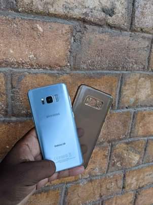 A picture of SAMSUNG S8