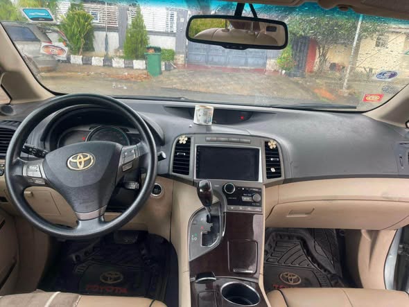 A picture of Toyota venza 2010