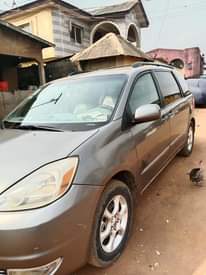 A picture of Brand Toyota Sienna Model 05 Condition first body chilling ac