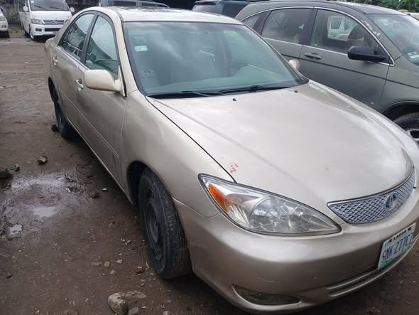 A picture of 2004 camry 2004