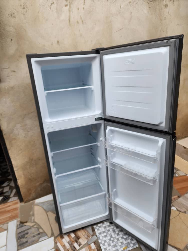 A picture of Hello nauza fridge nzuri mpyaa Hisense offer lak 495k