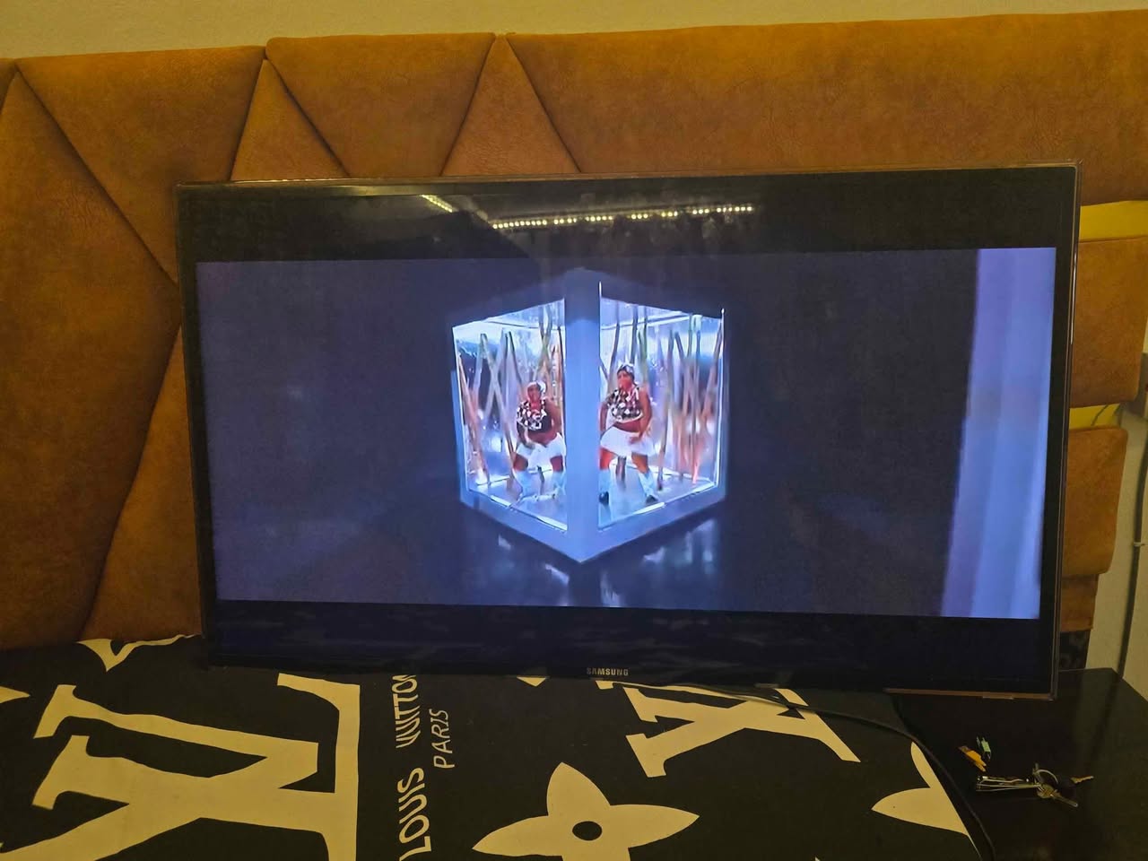 A picture of Samsung TV 40inches