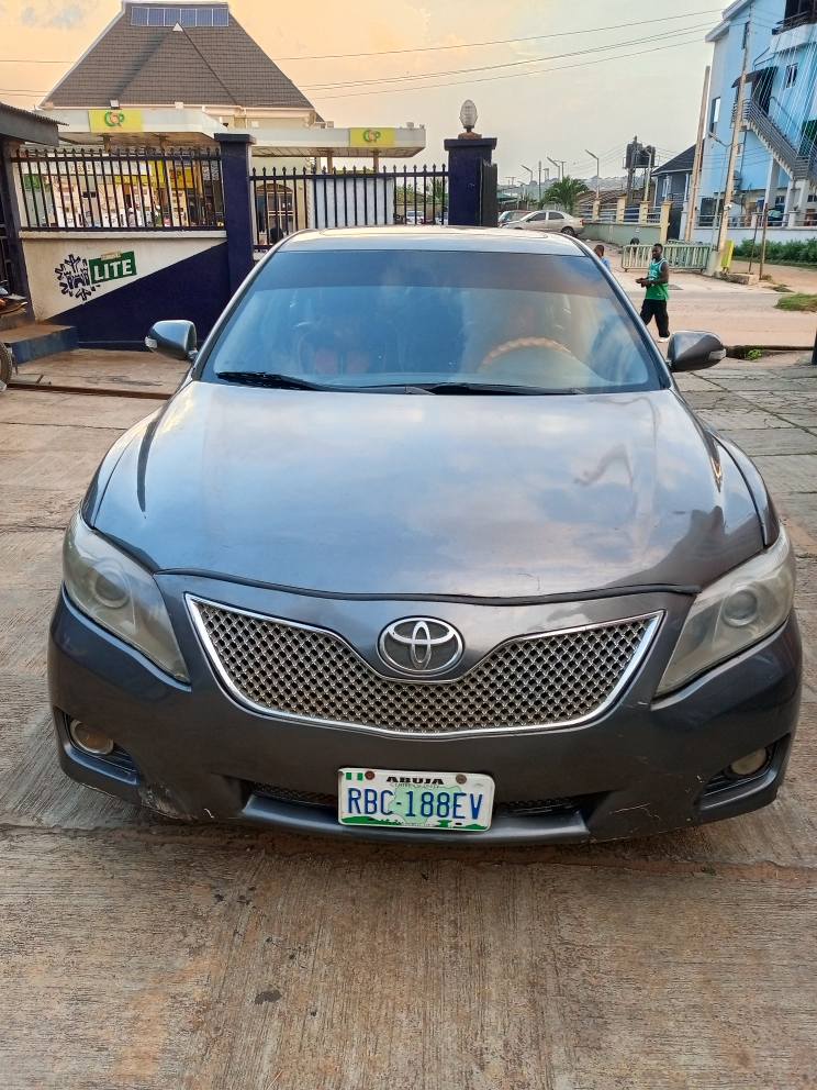 A picture of Toyota Camry 09