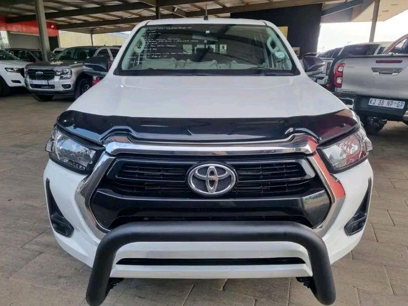 toyota hilux raider
