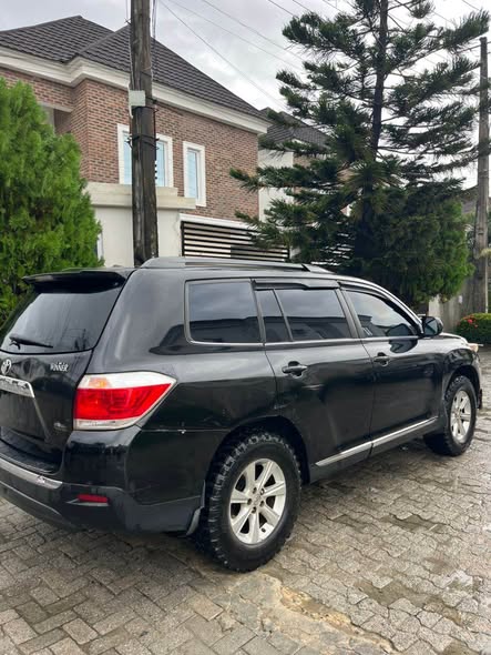 A picture of Toyota Highlander 2011