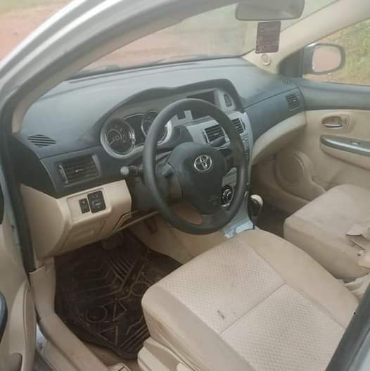 A picture of Toyota Yaris 2014 model with small engine v4