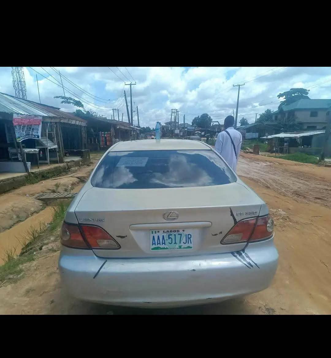 A picture of 2005 Lexus 2005