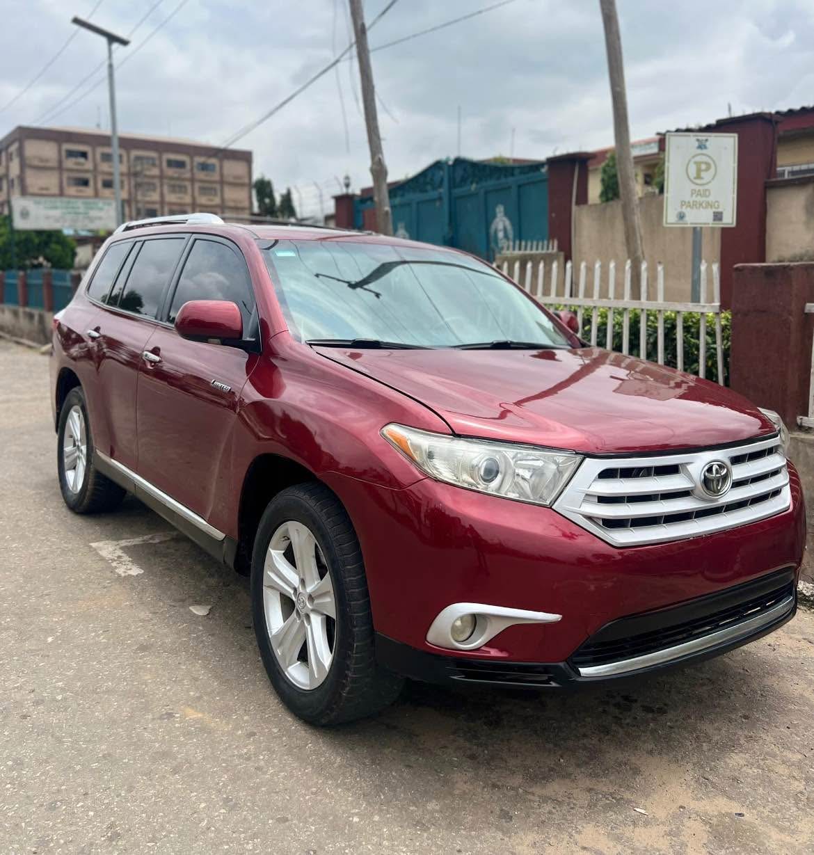 A picture of Upgraded 2013 Toyota Highlander full options